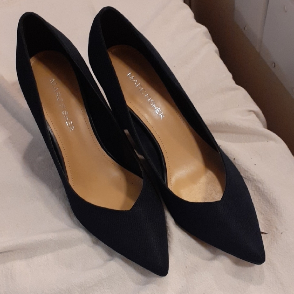 Marc Fisher Classic Blue Heels Size 6M